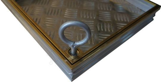 Напольный люк Премиум 44 мм с латунным кантом 2 створки Напольный люк Премиум 44 мм с латунным кантом 2 створки