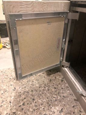 Люк под плитку Нажимной Стелс 200*400 Люк под плитку Нажимной Стелс 200*400